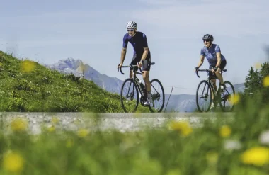 J-100 Avant le départ, Morzine se prépare