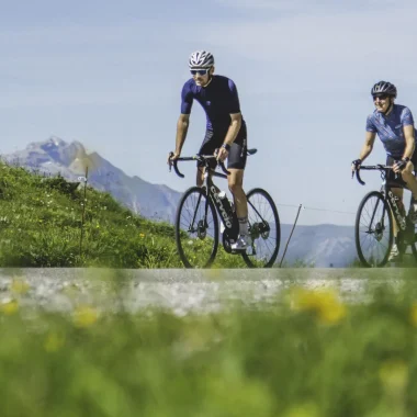 J-100 Avant le départ, Morzine se prépare